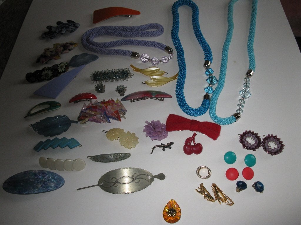 Sieraden, haarspelden, oorbellen, kettingen, speldjes., Ophalen of Verzenden, Gebruikt, Overige kleuren, Overige materialen