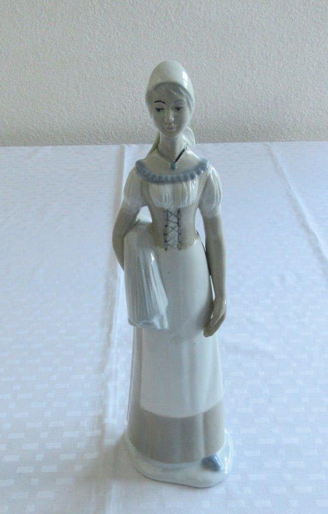 Beeldje dame met doek. Spaans, Ophalen of Verzenden