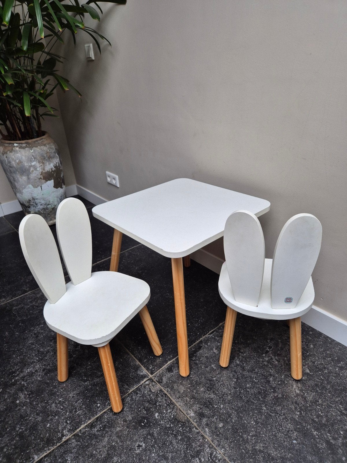 Petit Amelie kinderstoeltjes en tafel met konijnenoren, Ophalen, Gebruikt, Tafel(s) en Stoel(en)