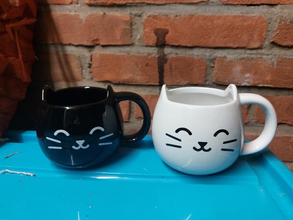 setje katten mokken zwart/wit, Ophalen of Verzenden, Zo goed als nieuw, Aardewerk, Kop(pen) en/of Schotel(s)