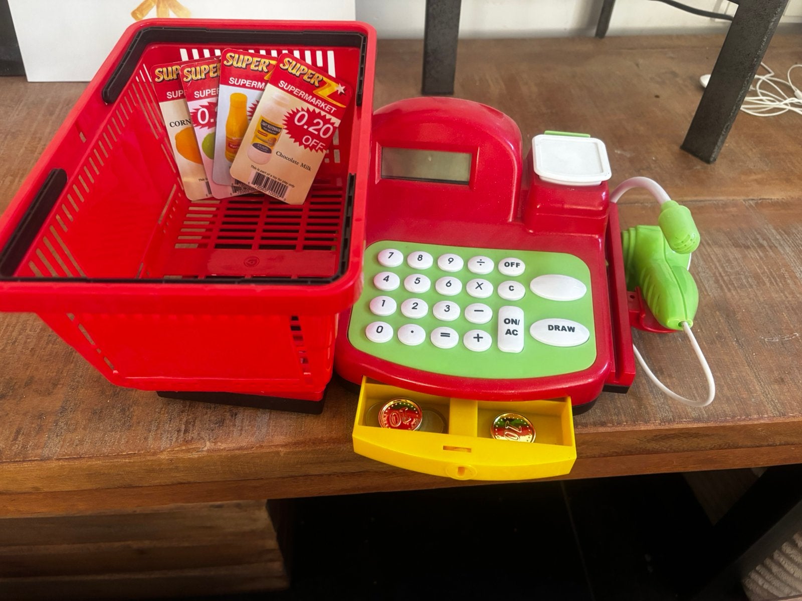 Leuke kassa met boodschappenmandje voor uren speelplezier, Kinderen en Baby's, Ophalen of Verzenden, Gebruikt, Kunststof