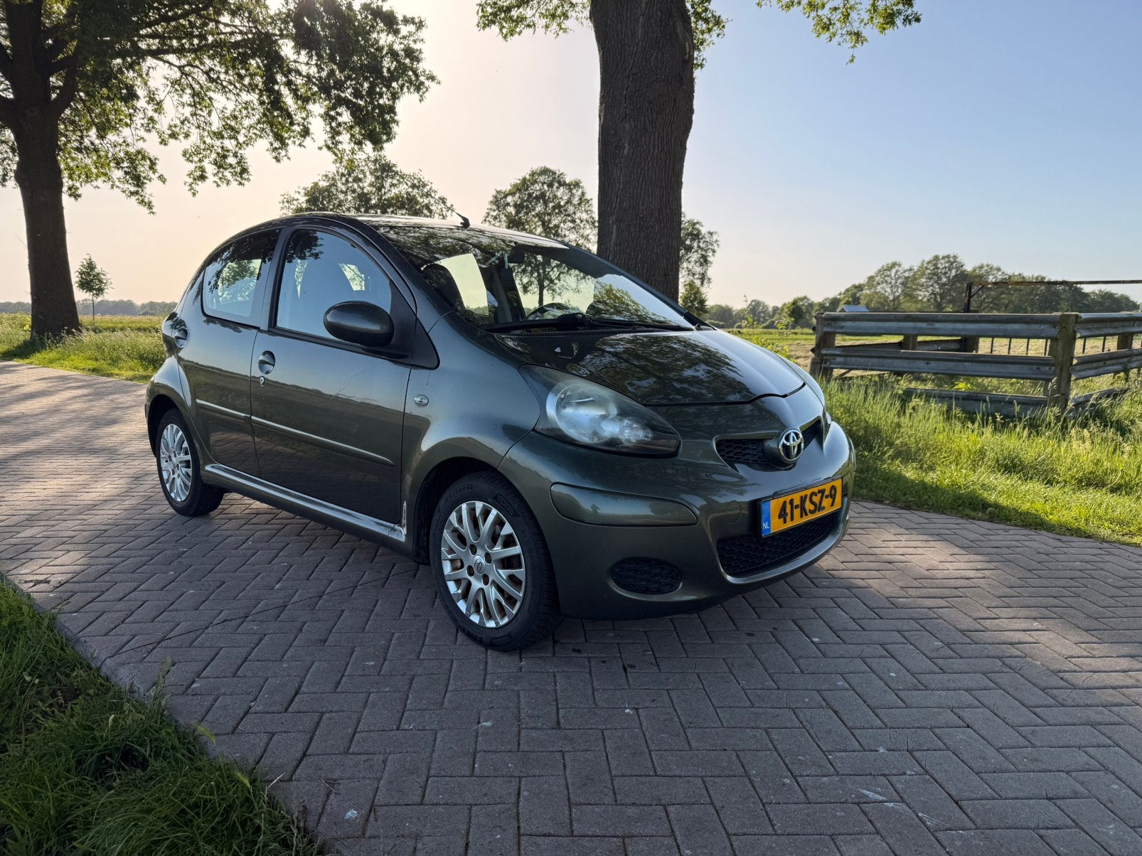 Toyota Aygo 1.0 12V Vvt-i 5DRS 2010 Groen, Auto's, Voorwielaandrijving, 4 stoelen, 68 pk, Origineel Nederlands