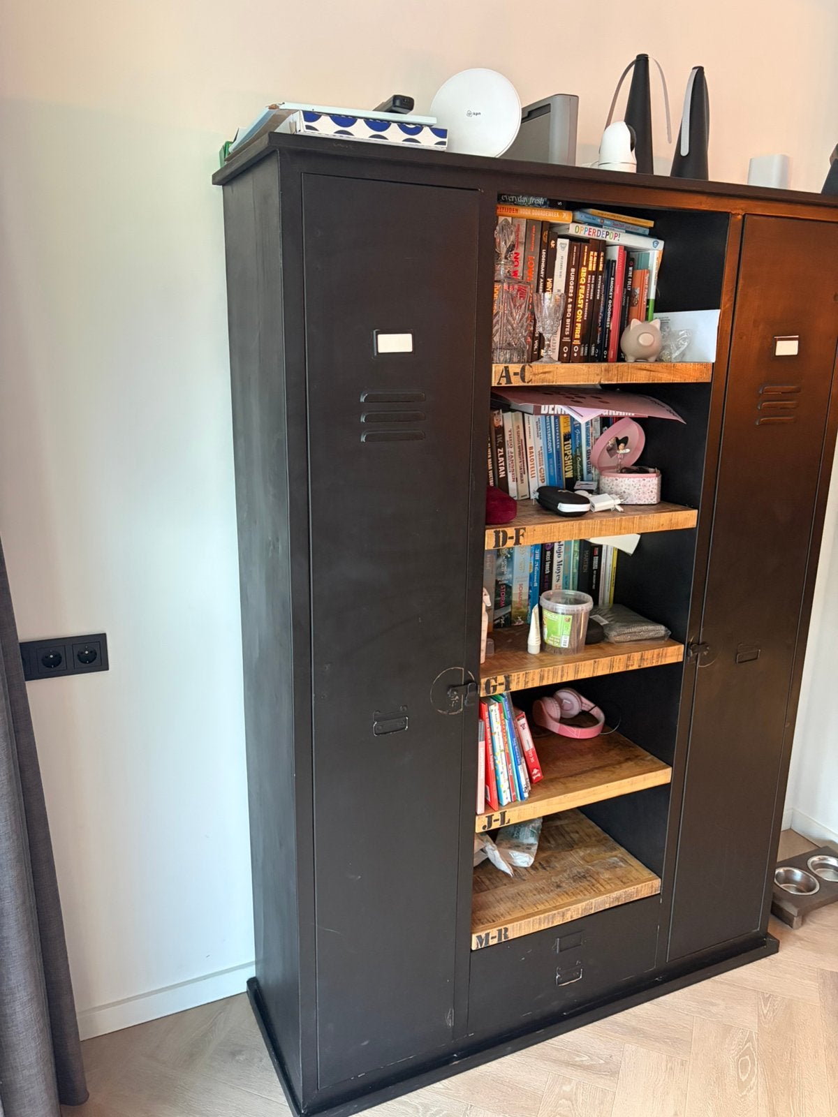 Industriële kast zwart met houten planken, Huis en Inrichting, Kasten | Boekenkasten, Ophalen, Gebruikt, 50 tot 100 cm, Metaal