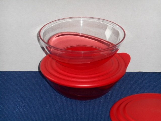 Tupperware Eleganzia Kommen (2) 600 ml. Rood, Nieuw, Ophalen of Verzenden, Met deksel, Bak of Kom