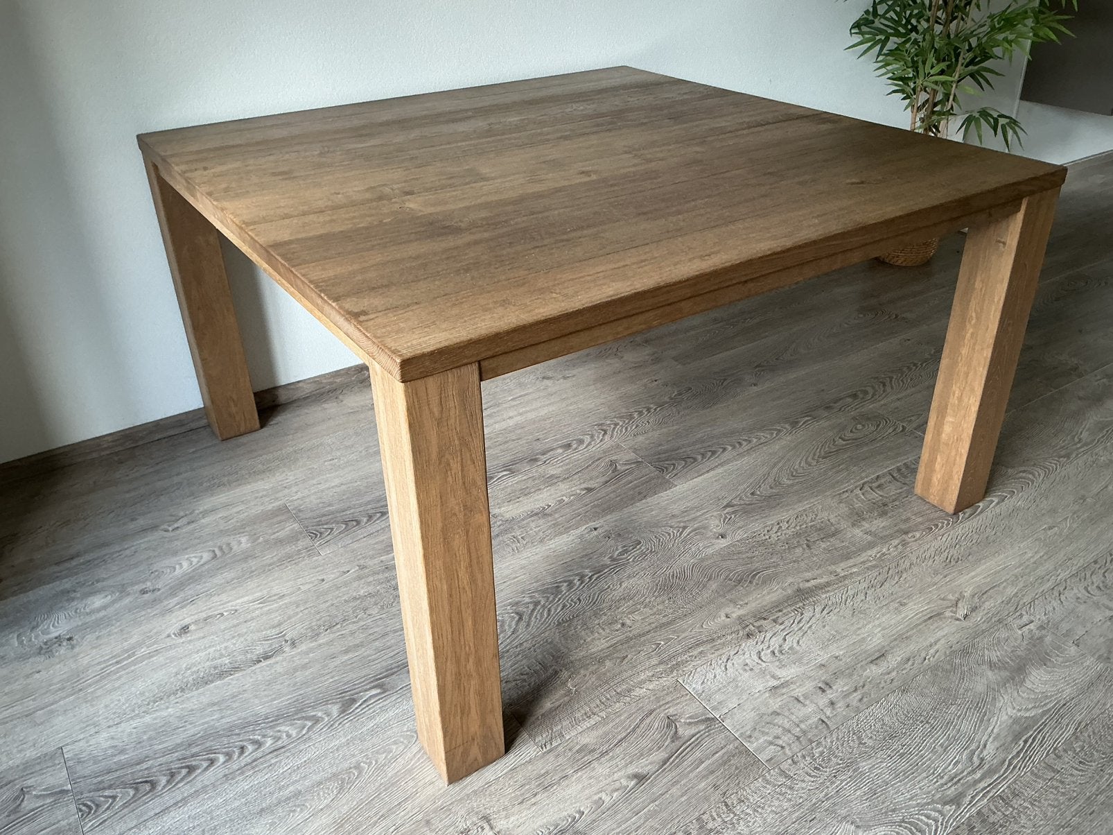 Unieke, robuuste vierkante eikenhouten tafel (140x140 cm), Huis en Inrichting, Tafels | Eettafels, Ophalen, Gebruikt, 100 tot 150 cm