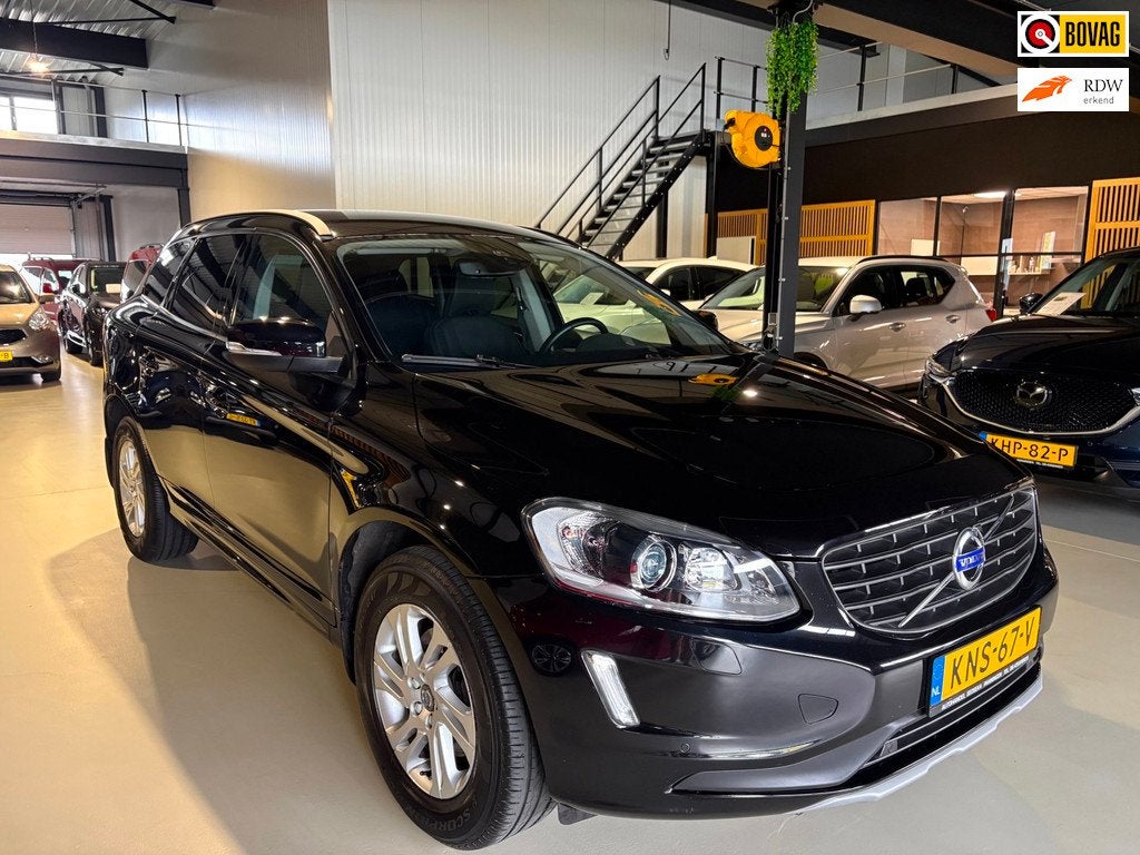 Volvo XC60 2.4 D4 Kinetic Trekhaak Camera Elektr achterklep, Auto's, Volvo, Gebruikt, 2000 kg, Leder en Stof, Zwart