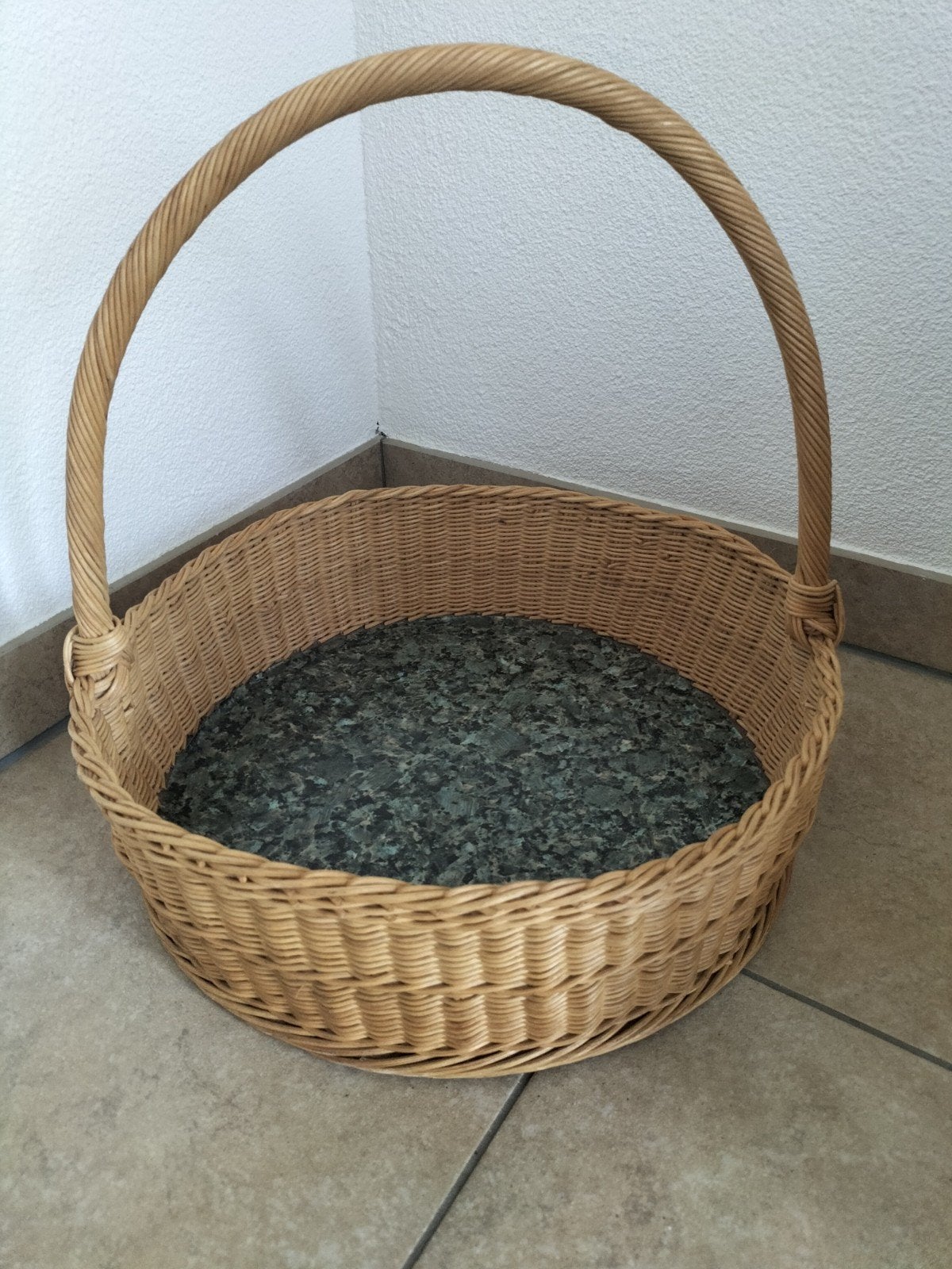 Rieten traktatie mand., Ophalen, Gebruikt, Mand, Rond