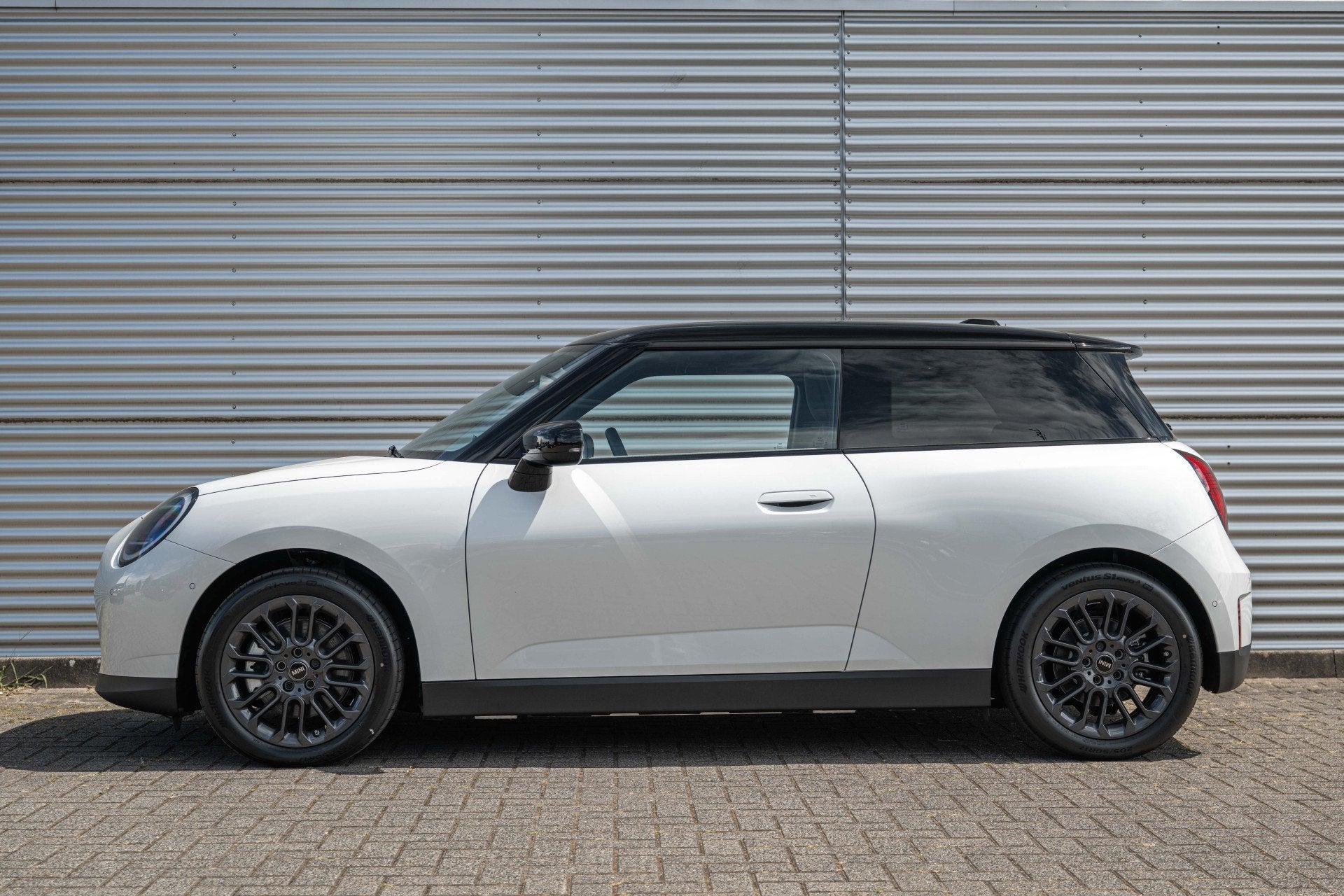 MINI Hatchback Cooper SE / Favoured / Pakket M / Favoured /, Auto's, Dealer onderhouden, 4 stoelen, Leder, Nieuw