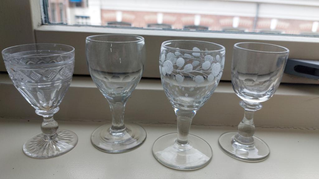 twee laat 18e en twee 19e eeuwse wijnglazen ook los te koop, Ophalen of Verzenden