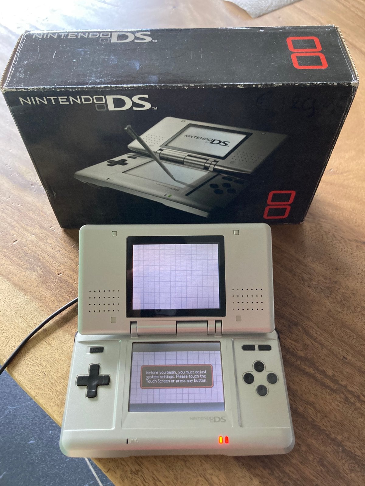 Nintendo DS origineel met doos en oplader, Spelcomputers en Games, Ophalen of Verzenden, Zo goed als nieuw, Zilver, DS Lite
