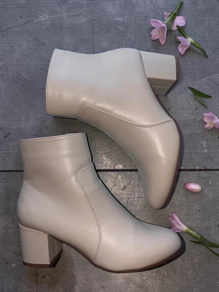ANNA FIELD Korte laarzen beige ~ MAAT 40, Kleding | Dames, Schoenen, Anna Field, Beige, Lage of Enkellaarzen, Ophalen of Verzenden