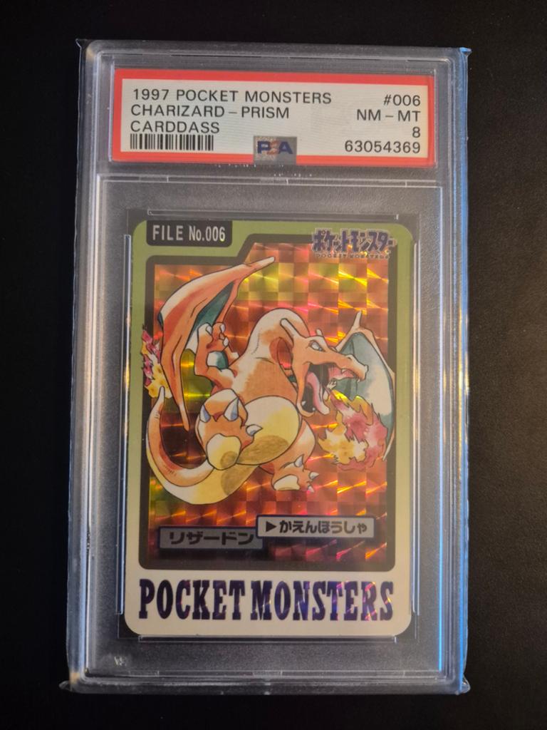 Charizard Prism Carddass PSA 8 - Pocket Monsters 1997, Hobby en Vrije tijd, Verzamelkaartspellen | Pokémon, Ophalen of Verzenden