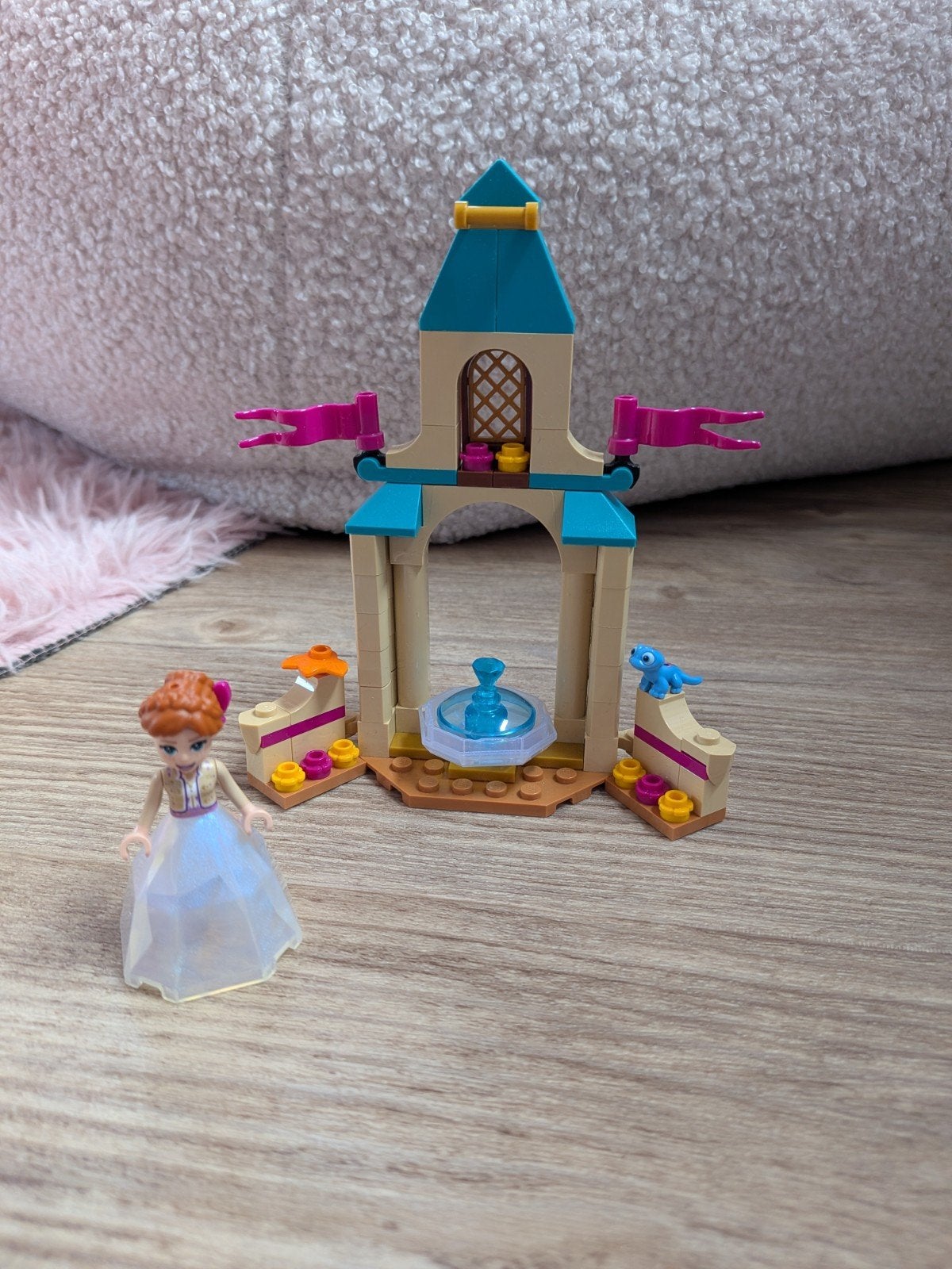 LEGO 43198 Disney Frozen Kasteel met Anna, Ophalen of Verzenden, Zo goed als nieuw