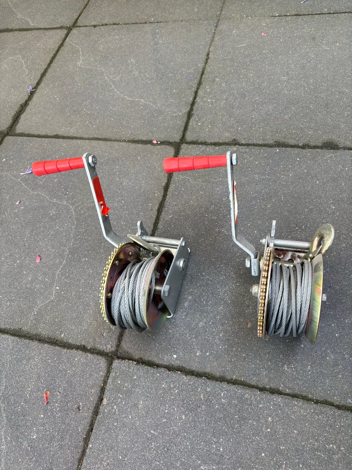 Twee handlier lieren met staalkabel - 500 kg capaciteit, Ophalen, Gebruikt, Handmatig
