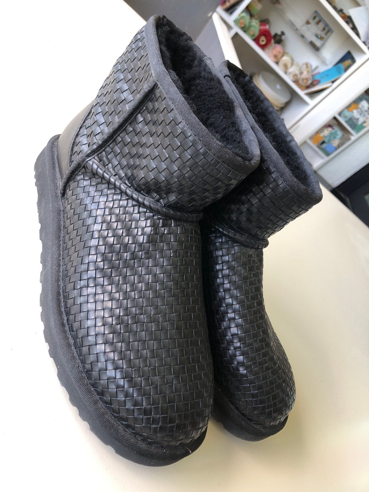 UGGS 39, MINI, zwart, gevlochten, NIEUW UGG, Zwart, Lage of Enkellaarzen, Nieuw, Ophalen of Verzenden