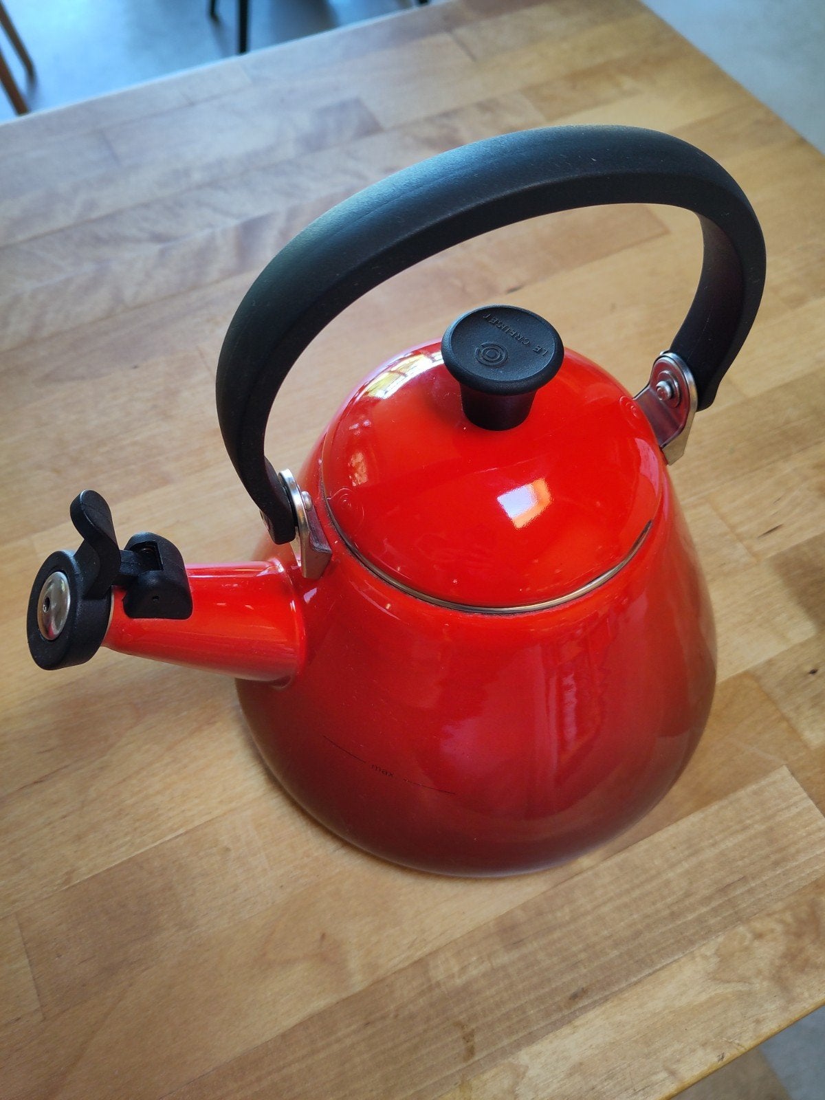 Le Creuset fluitketel rood - Zo goed als nieuw, Ophalen of Verzenden, Zo goed als nieuw, Metaal, Rood