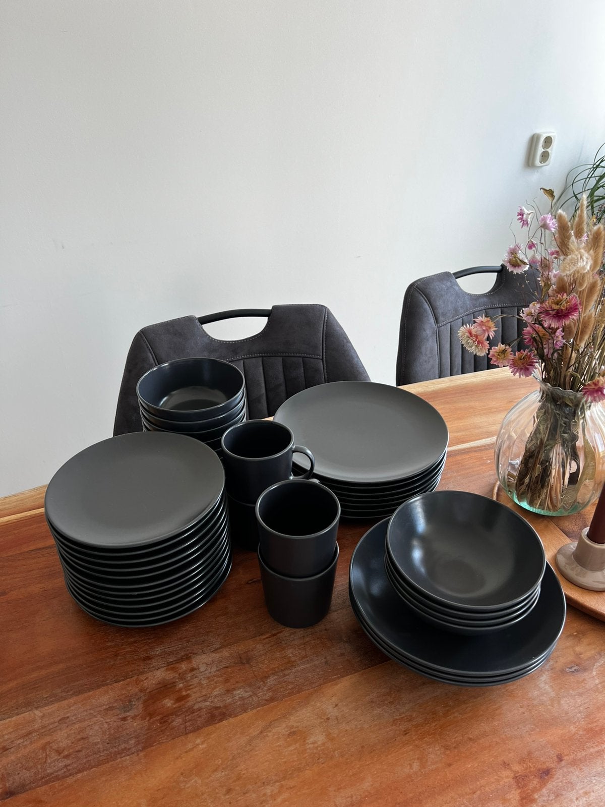 Serviesset donkergrijs IKEA (37-delig), Ophalen, Zo goed als nieuw, Bord(en), Overige stijlen