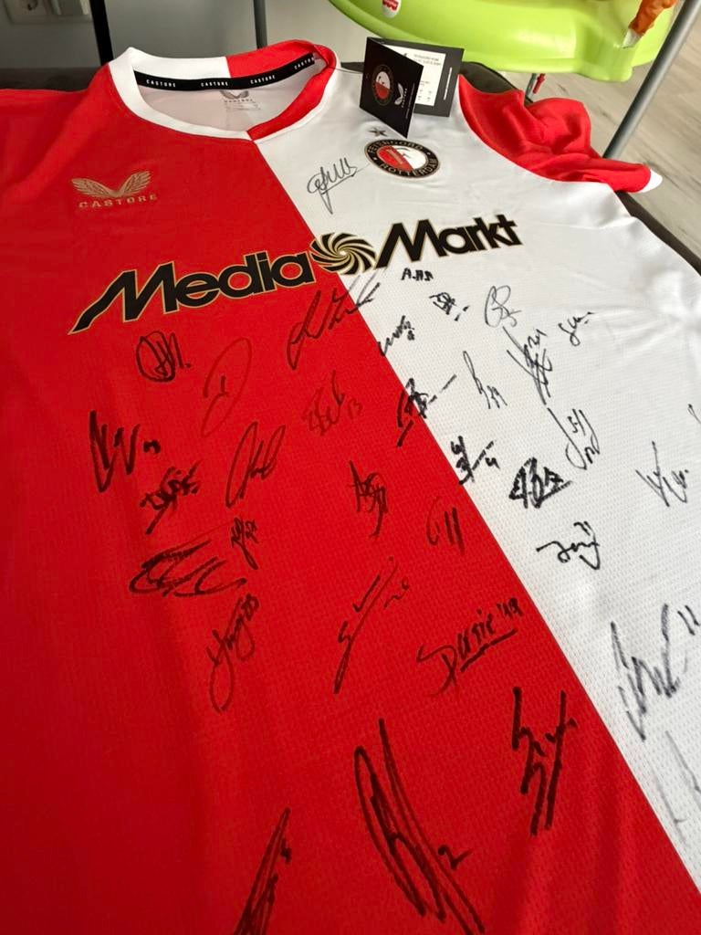 Feyenoord team Gesigneerd L thuis shirt 2025-2026 nieuwe, Maat L, Ophalen of Verzenden, Nieuw, Shirt
