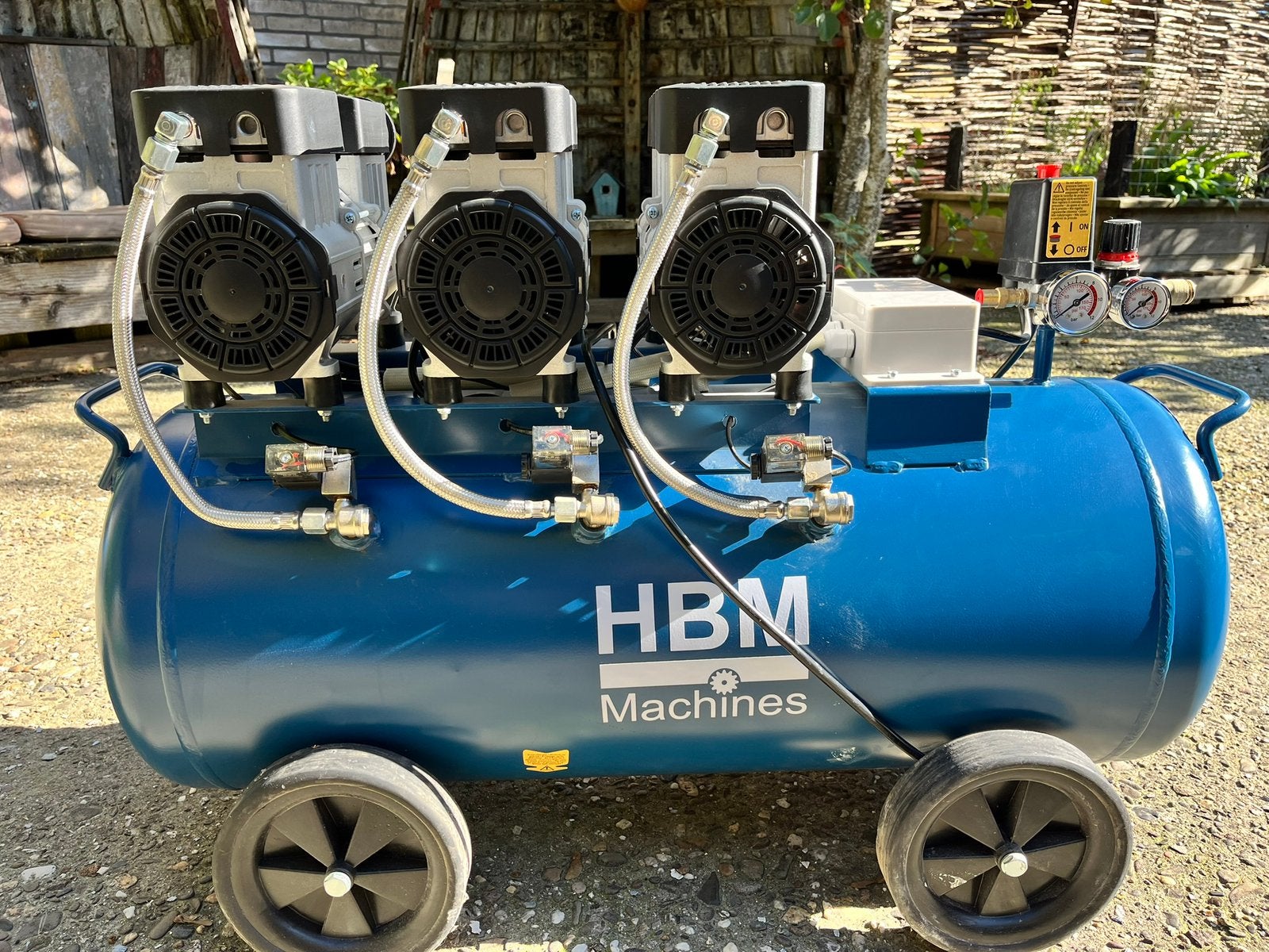 HBM Olievrije stille compressor 90 ltr, 8 bar   zgan, Doe-het-zelf en Verbouw, Ophalen, 6 tot 10 bar, Zo goed als nieuw, 25 tot 100 liter