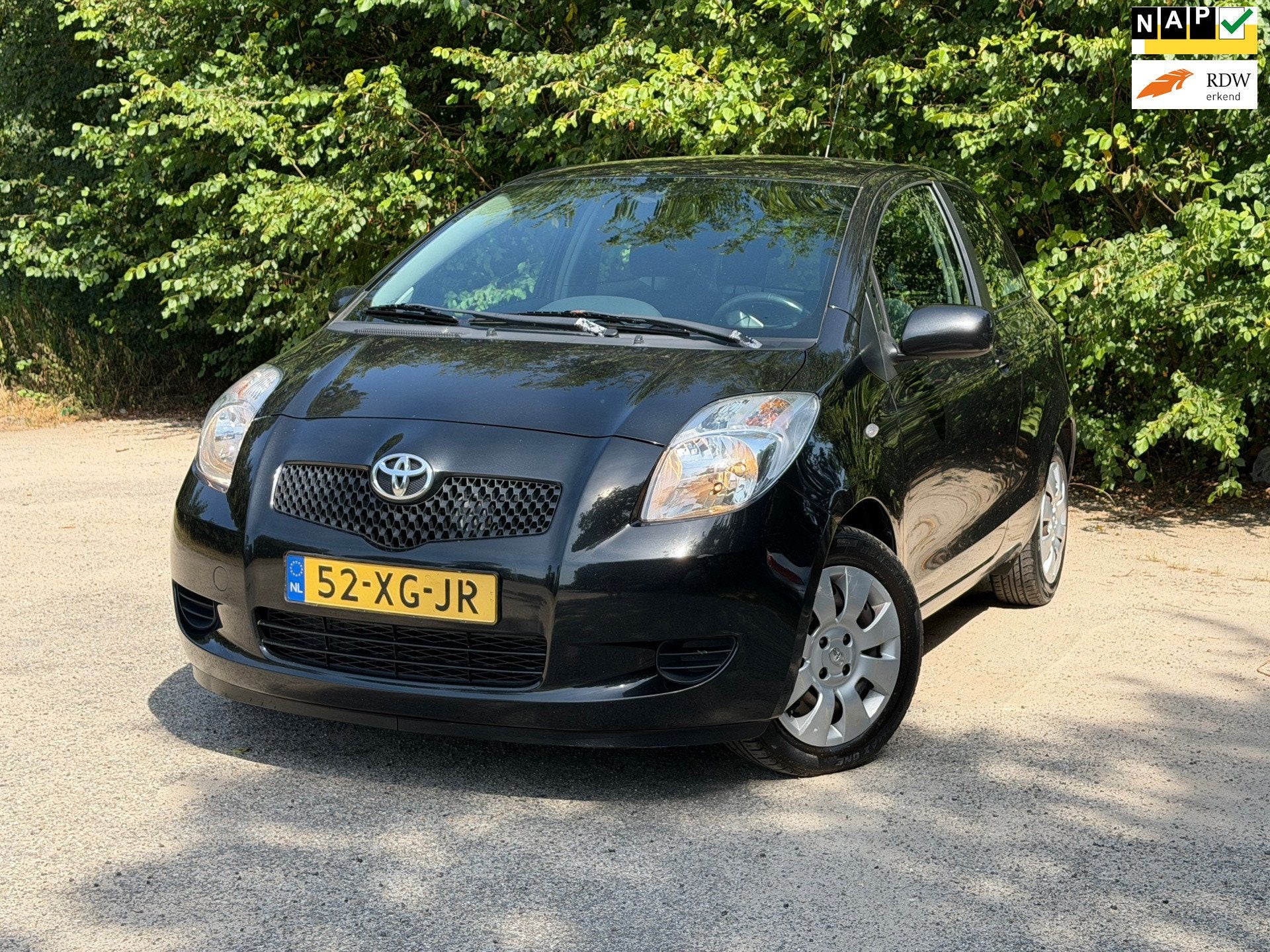 Toyota Yaris 1.3 VVTi Sol | Airco + Elektrische ramen Nu €, Voorwielaandrijving, 4 cilinders, 995 kg, Zwart