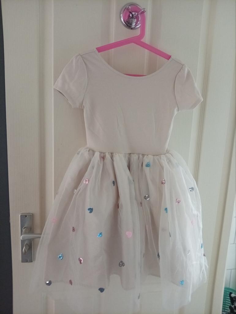 Prachtig H&M jurkje met hartjes, 1x gedragen op bruiloft, Kinderen en Baby's, Kinderkleding | Maat 122, Ophalen, Meisje, H&M, Zo goed als nieuw