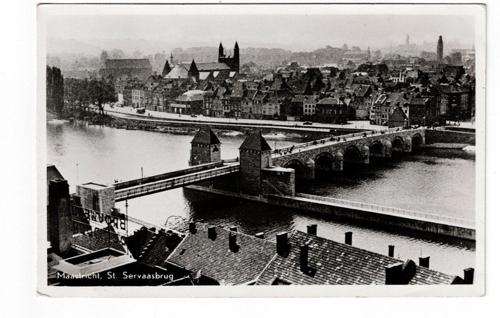 Maastricht. Fotokaart van de Sint Servaasbrug., Ophalen of Verzenden, Ongelopen, Limburg