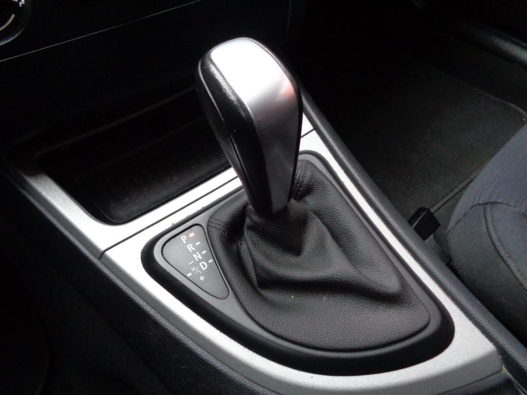 BMW 1-serie 118i Business Line 143PK Automaat Airco LMV NL-A, Achterwielaandrijving, 4 stoelen, Origineel Nederlands, 1265 kg
