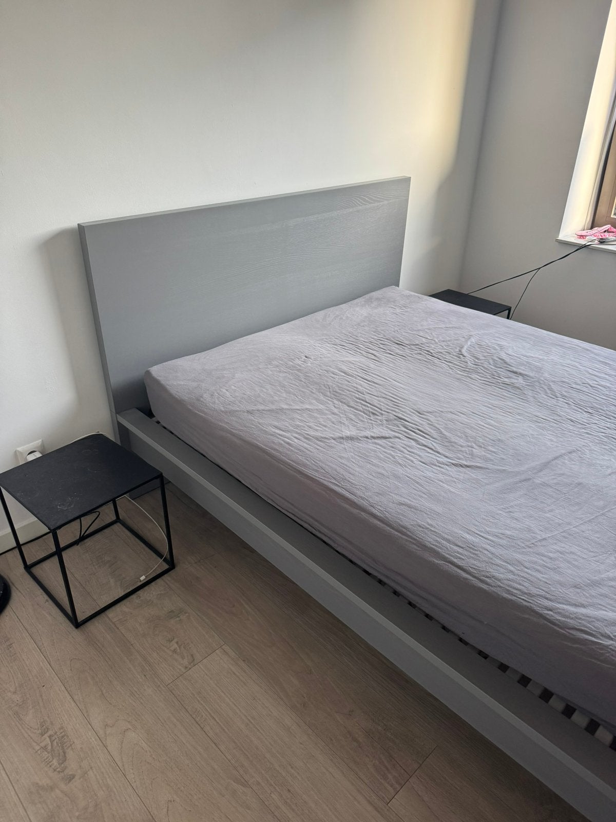 Modern grijs tweepersoonsbed met lattenbodem, Ophalen, Tweepersoons, 140 cm, Zo goed als nieuw