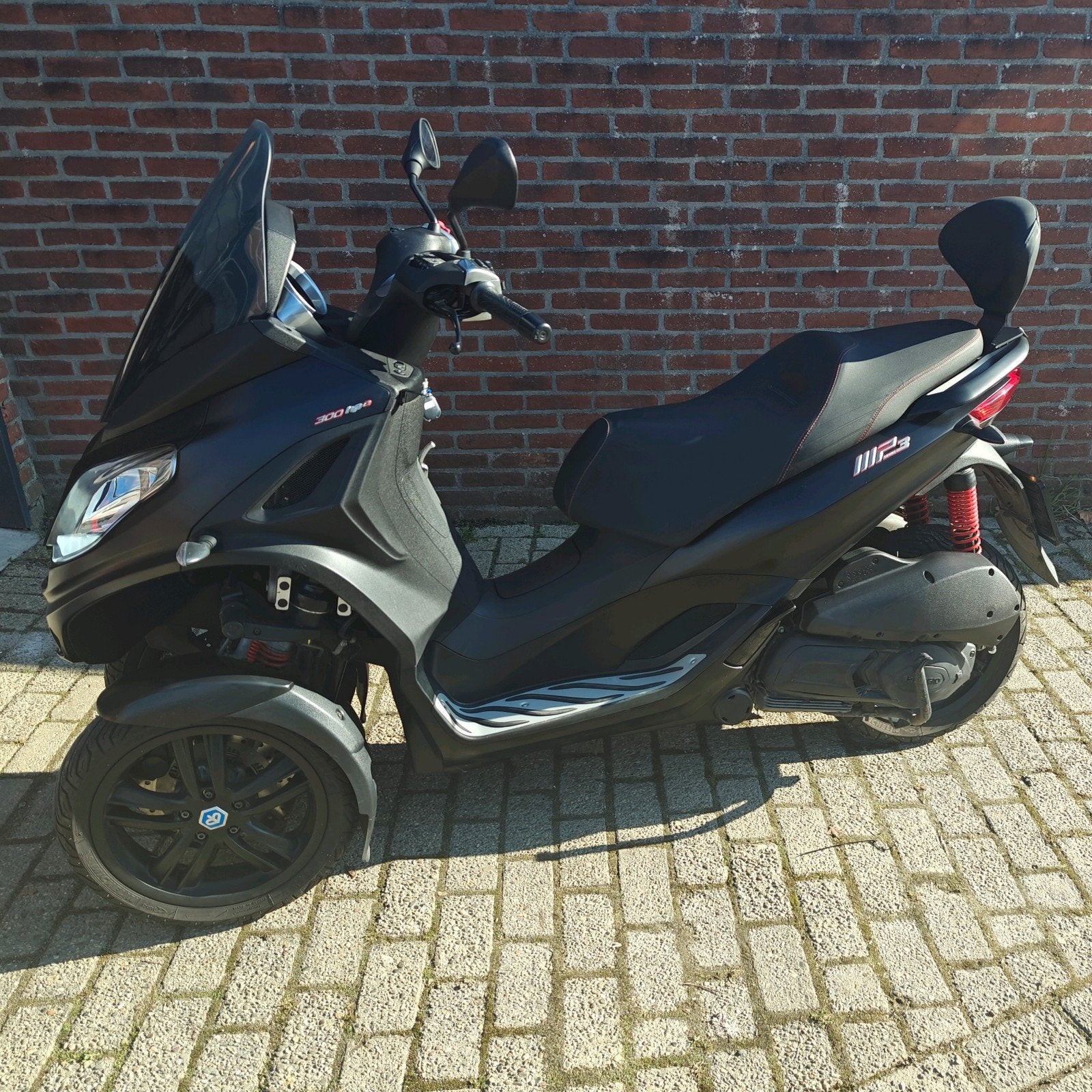Piaggio MP3 300 HPE Sport 2019 | 10.560 km | Matzwart, Particulier, Scooter