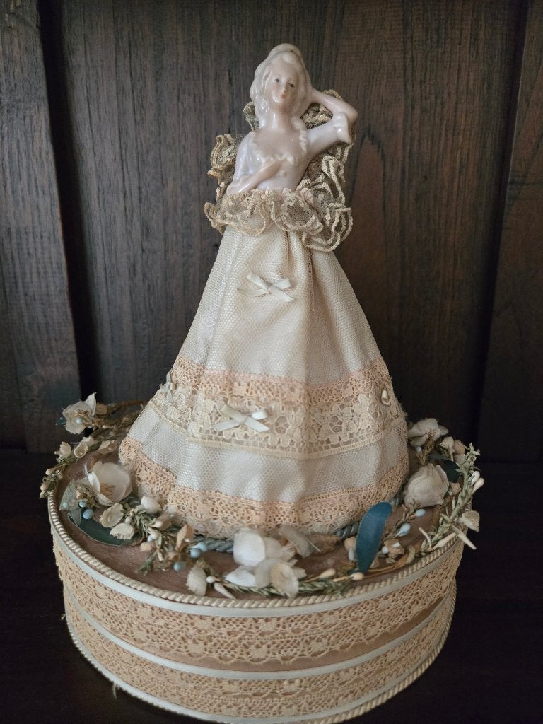 Vintage Half-Doll op muziekdoos, Ophalen of Verzenden
