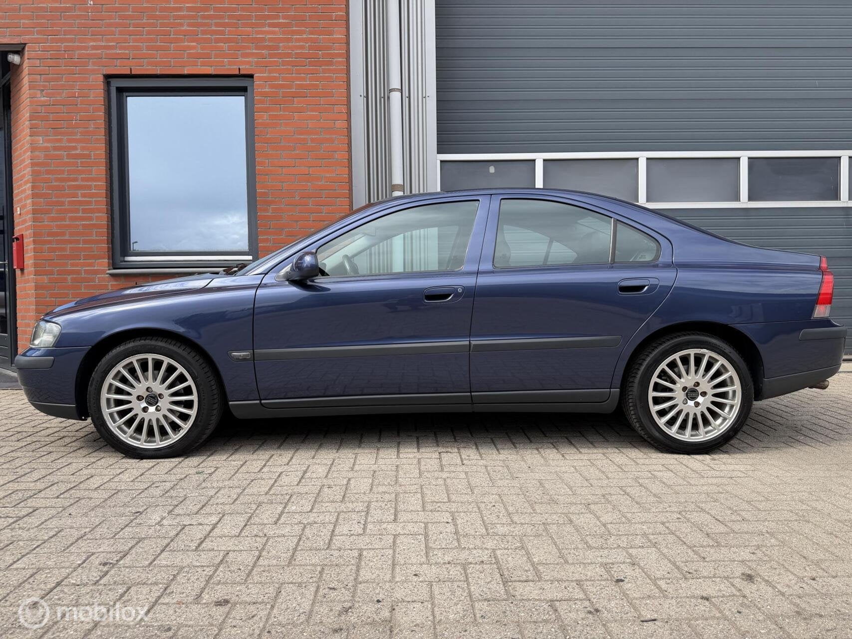 Volvo S60 2.4 Edition Automaat - youngtimer - dealer o.h., Auto's, Dealer onderhouden, Gebruikt, 1476 kg, Bedrijf
