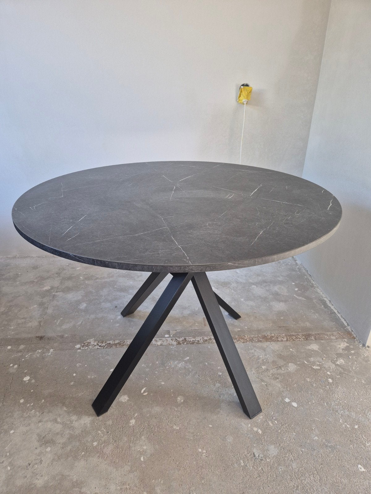 Tafel, zwart marmerpatroon, Ophalen, Gebruikt, Rond, 100 tot 150 cm