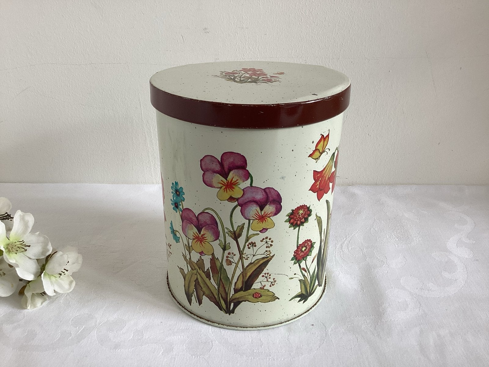 Vintage blikken bus trommel blik met bloemendecoratie, Ophalen of Verzenden, Gebruikt, Overige