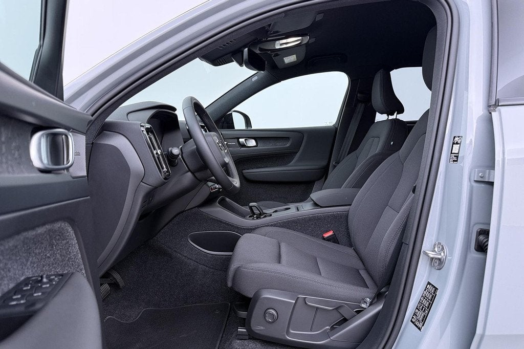 Volvo EX40 Twin Motor Plus Black Edition 82 kWh | 409 PK! |, Auto's, Volvo, Automaat, Stof, Gebruikt, 82 kWh