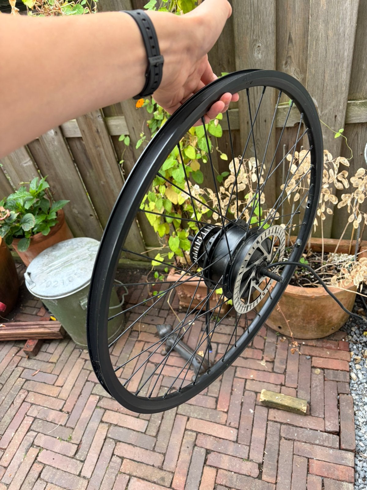 Cowboy v2 achteriwiel met motor, meerdere spaken schade, Fietsen en Brommers, Ophalen, Zo goed als nieuw, Elektrische fiets, Motor