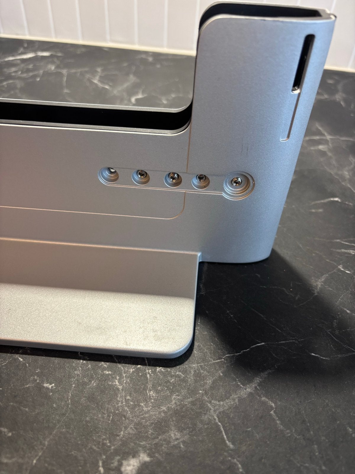Foto 5 van Henge Docks Vertical Docking Station voor MacBook Pro