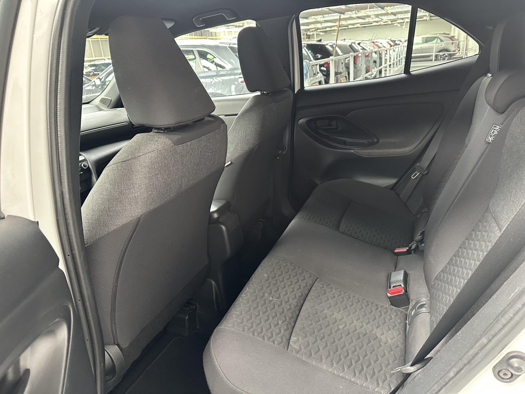 Toyota Yaris Cross 1.5 Hybrid Business Plus met trekhaak, ho, Auto's, Stof, Gebruikt, 116 pk, Bedrijf