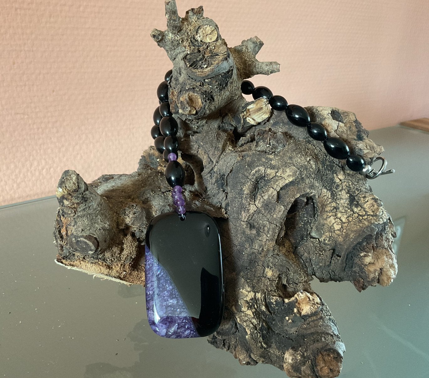 Ketting met zwarte onyx kralen en zwart/paarse agaat hanger, Sieraden, Tassen en Uiterlijk, Kettingen, Nieuw, Steen of Mineraal