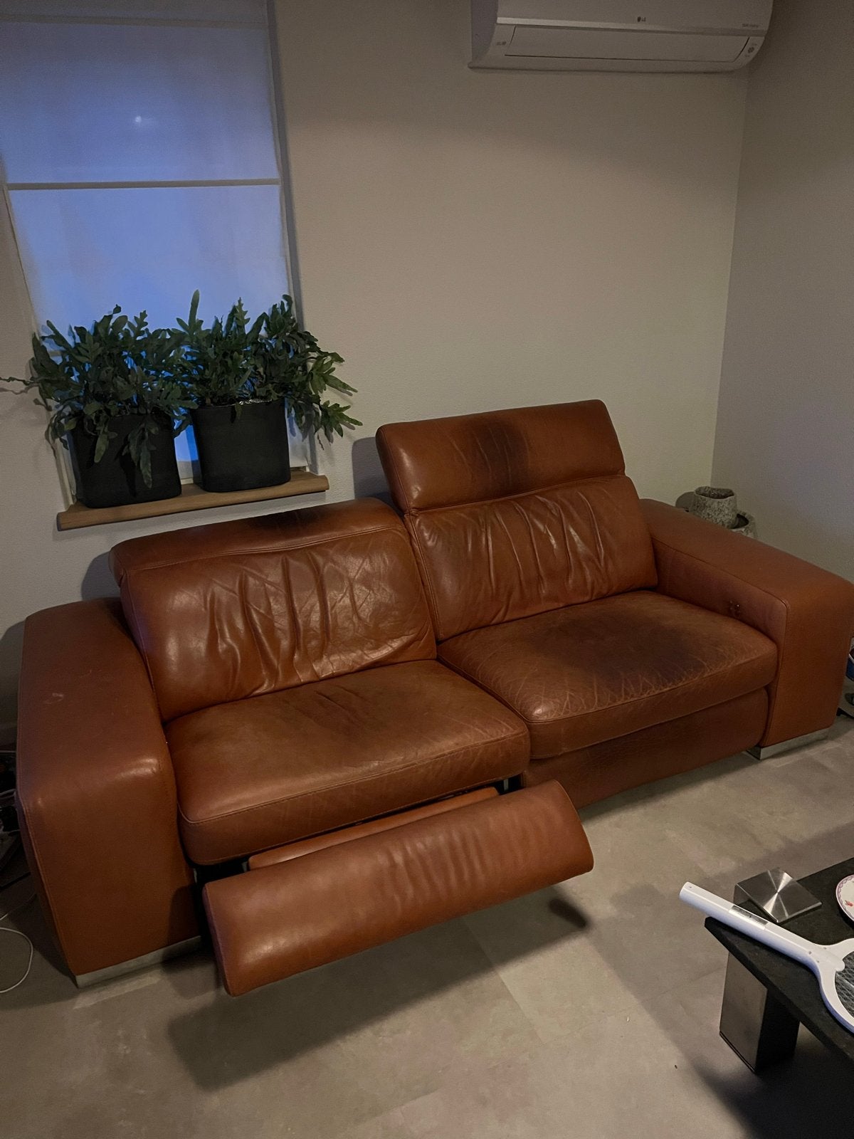 Comfortabele Domicil leren bank met relaxfunctie, Ophalen, Gebruikt, Tweepersoons, Rechte bank