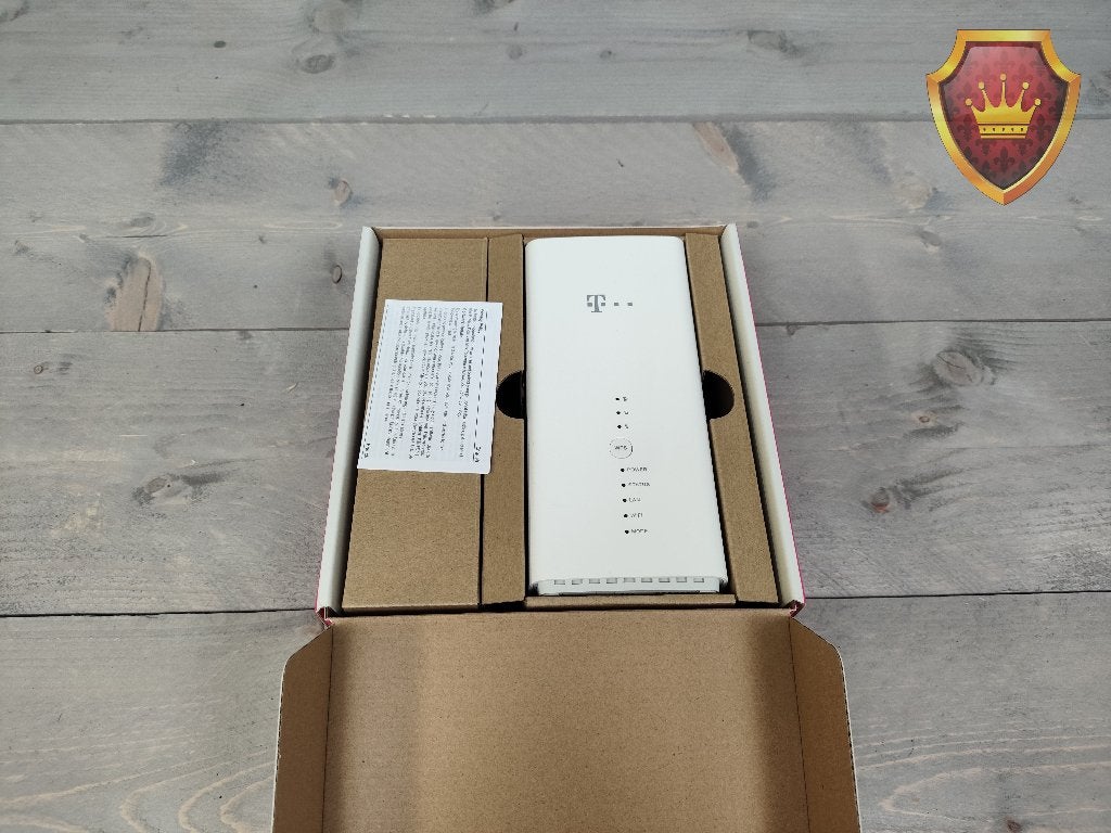 Huawei B618-22D LTE WiFi Router - Ongebruikt en afgeprijsd, Router met modem, Ophalen of Verzenden, Zo goed als nieuw, Nvt