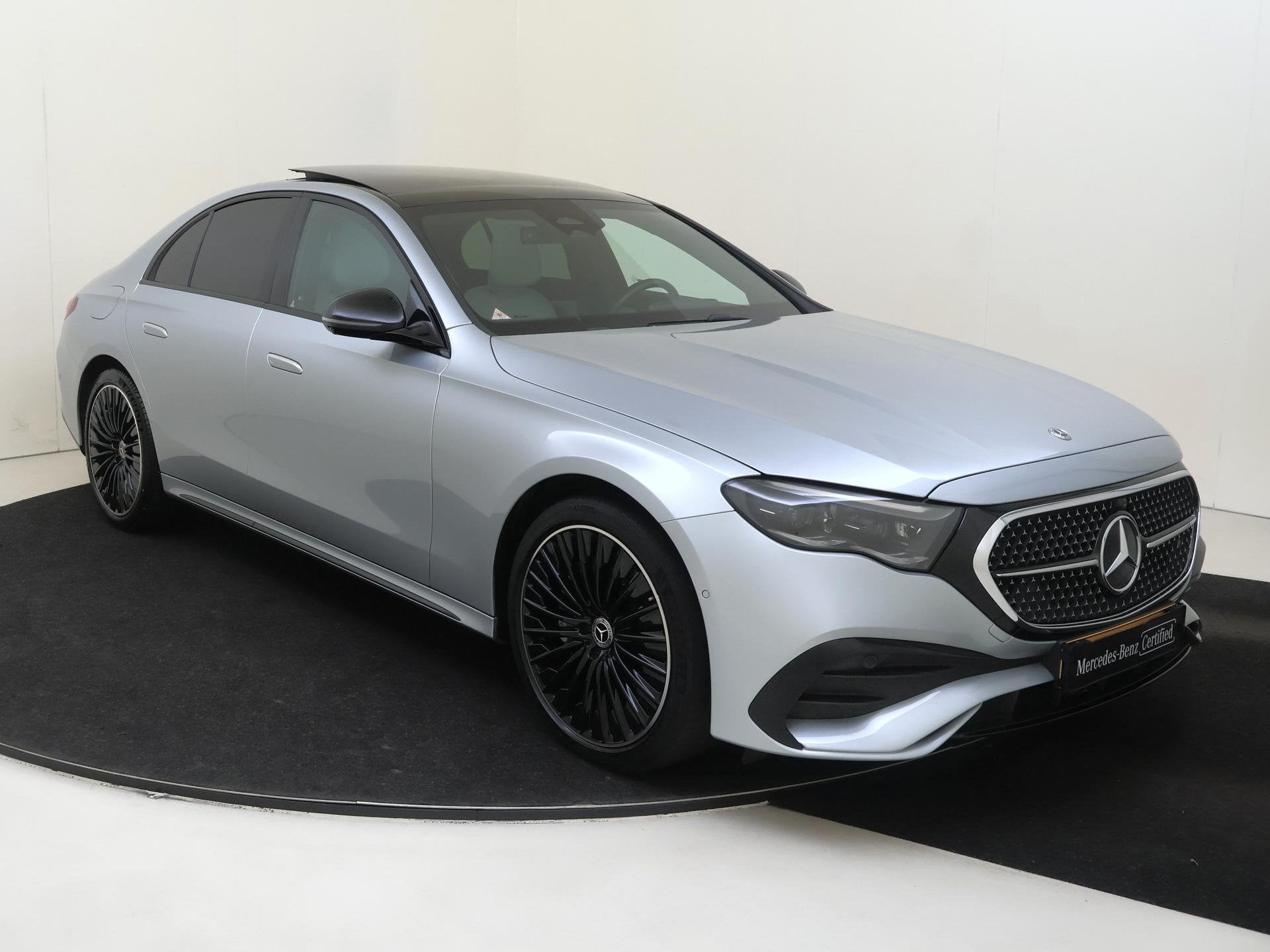 Mercedes-Benz E-klasse 300 e AMG Line / Premium/ Panoramadak, Auto's, Automaat, Achterwielaandrijving, Gebruikt, Euro 6