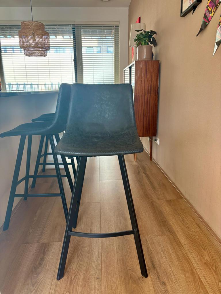 3 mooie donkergrijze barkrukken, Huis en Inrichting, Barkrukken, Ophalen, Gebruikt, Met voetsteun, 90 cm of meer