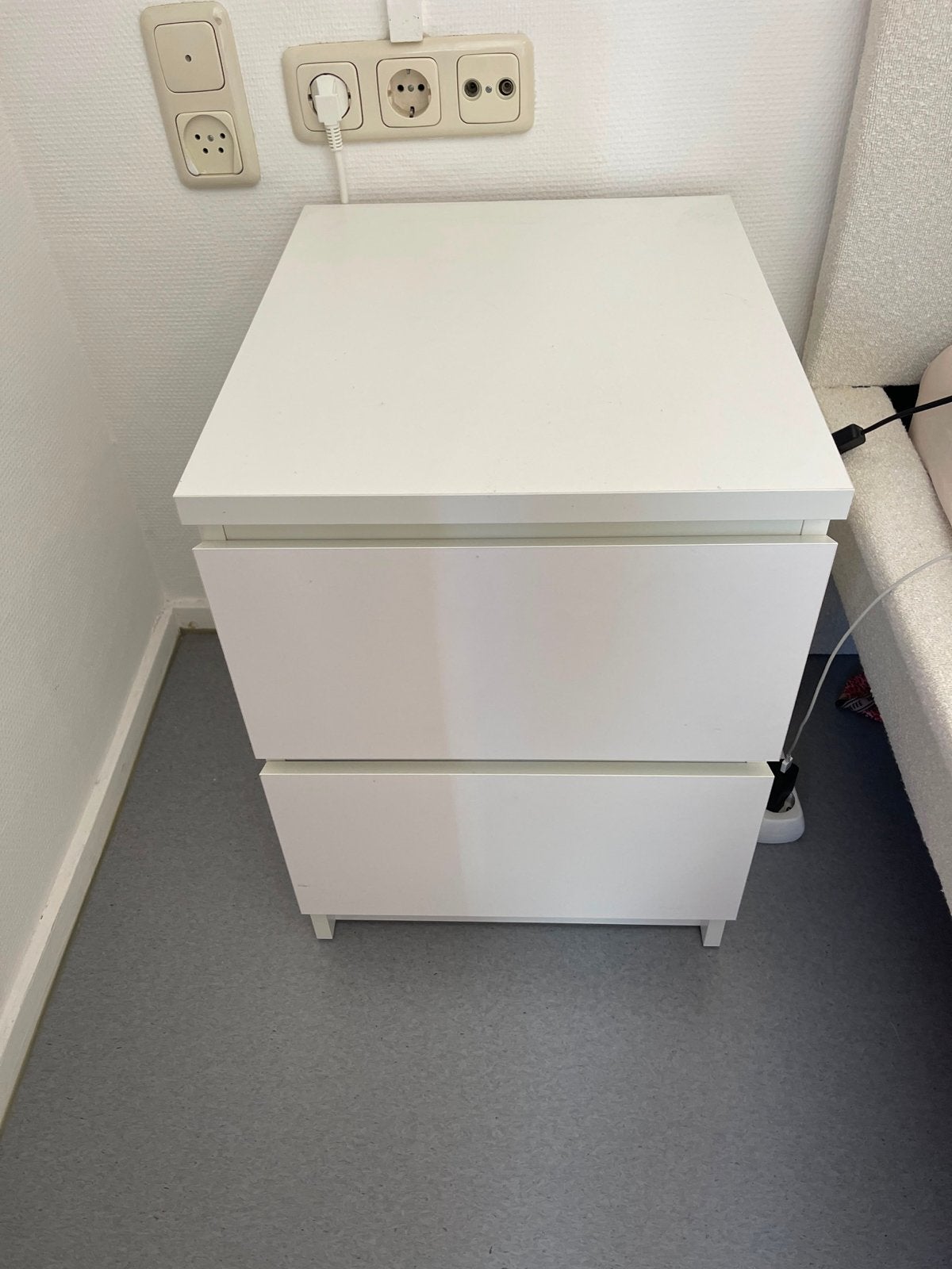 Wit nachtkastje met 2 lades, Ophalen, Gebruikt, Minder dan 45 cm, Minder dan 55 cm