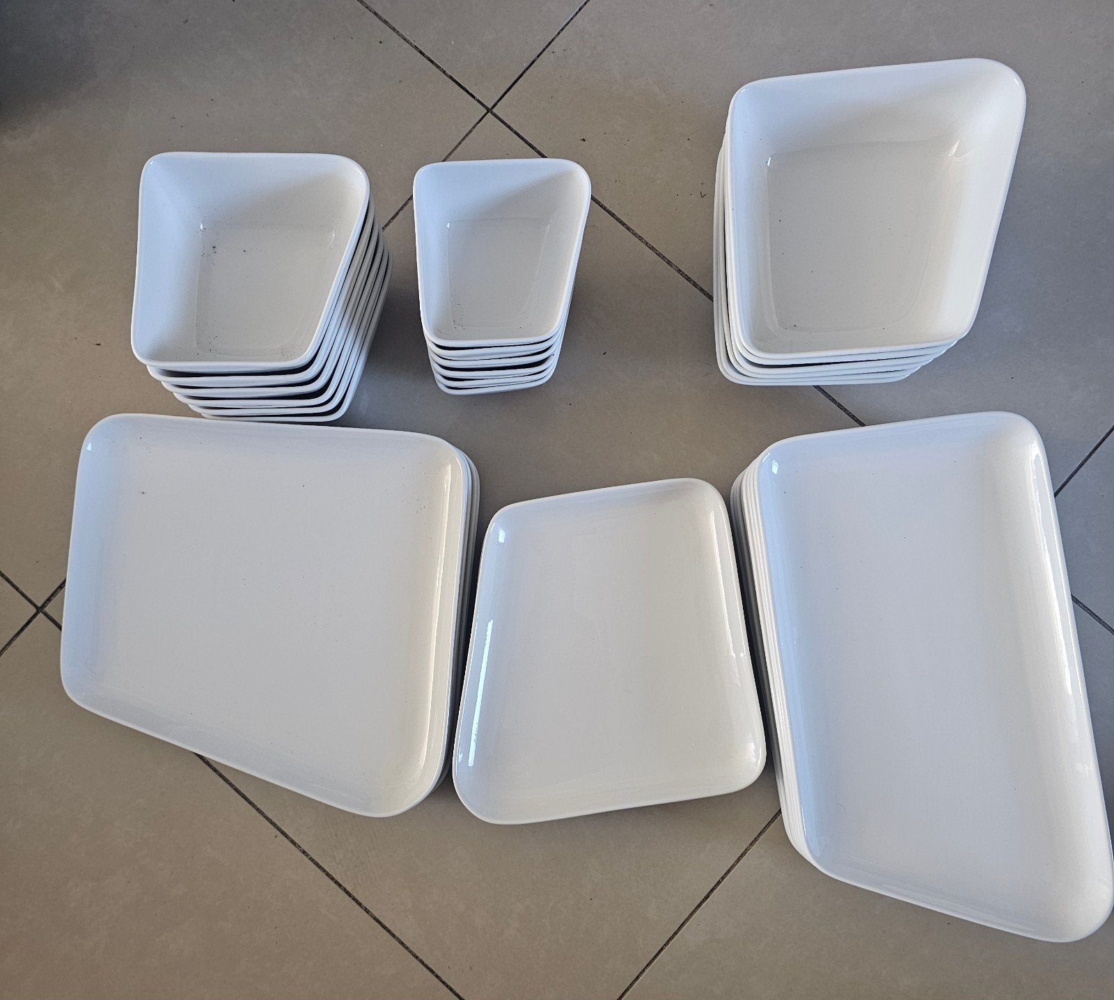 Wit servies: borden en schalen - 38-delig, Ophalen, Gebruikt, Bord(en), Overige stijlen