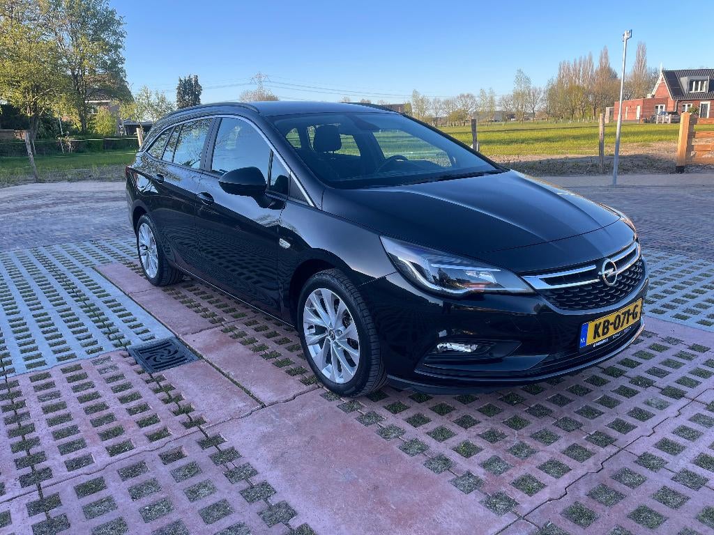 Opel Astra 1.4 Turbo 110KW/150PK Sports Tourer 2016 Zwart, Auto's, Voorwielaandrijving, Stof, Zwart, 4 cilinders