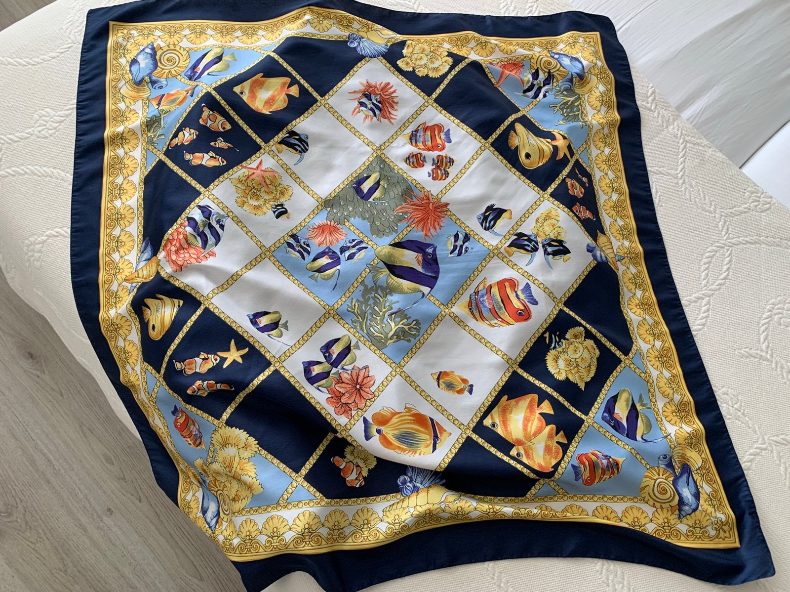 Prachtige sjaal in zee motieven., Ophalen of Verzenden, Nieuw, Maat 46/48 (XL) of groter, Sjaal