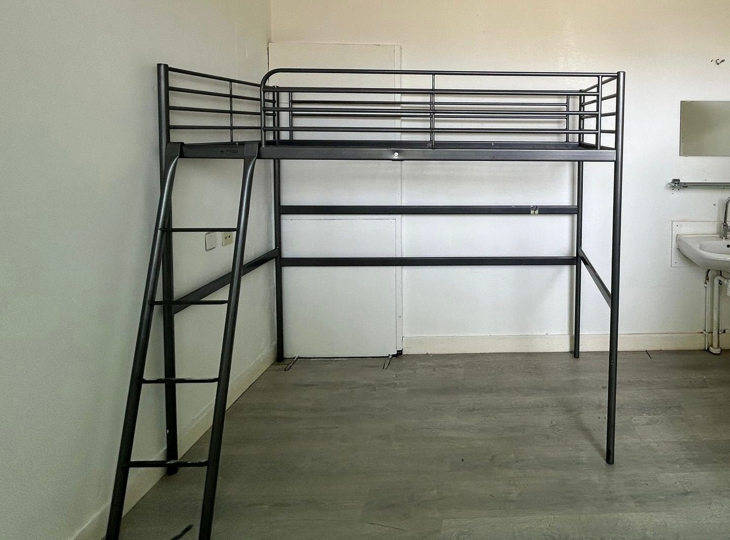 Gratis metalen 1 pers hoogslaper - voor kleine ruimtes, Huis en Inrichting, Ophalen, Gebruikt, Eenpersoons, 200 cm