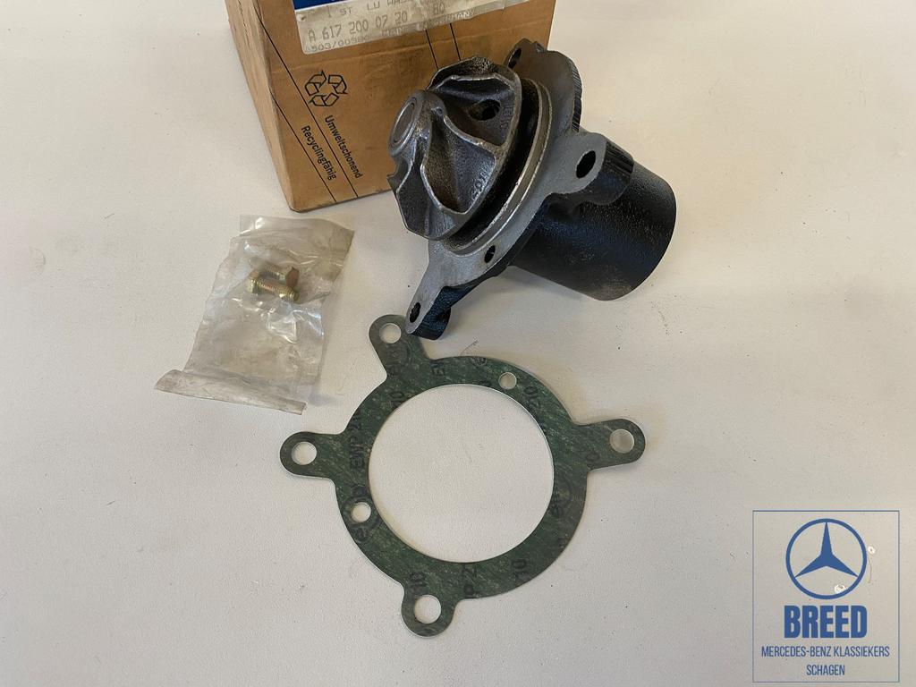 NOS waterpomp voor Mercedes-Benz W601 W602 W611 T1 TN OM617, -, Nieuw, Ophalen of Verzenden, -