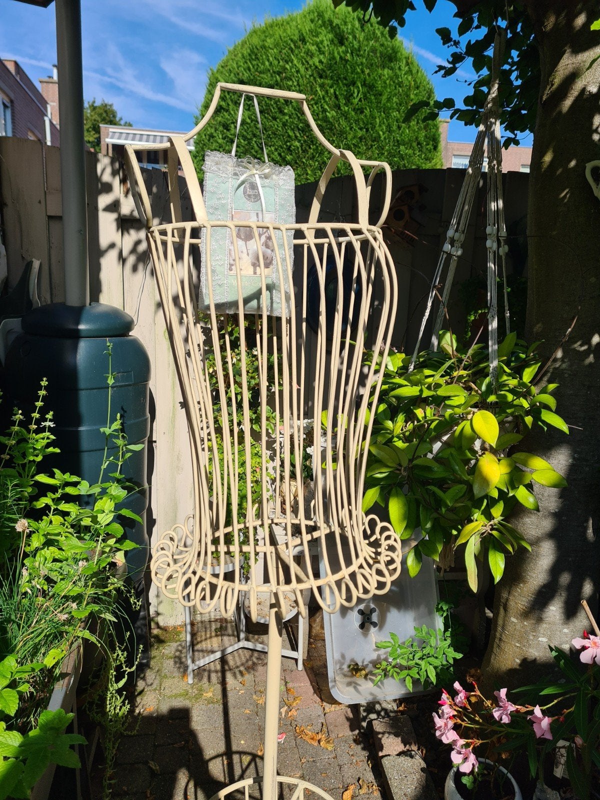 brocante SMEEDIJZER paspop kapstok met paraplubak 165cm hoog, Ophalen