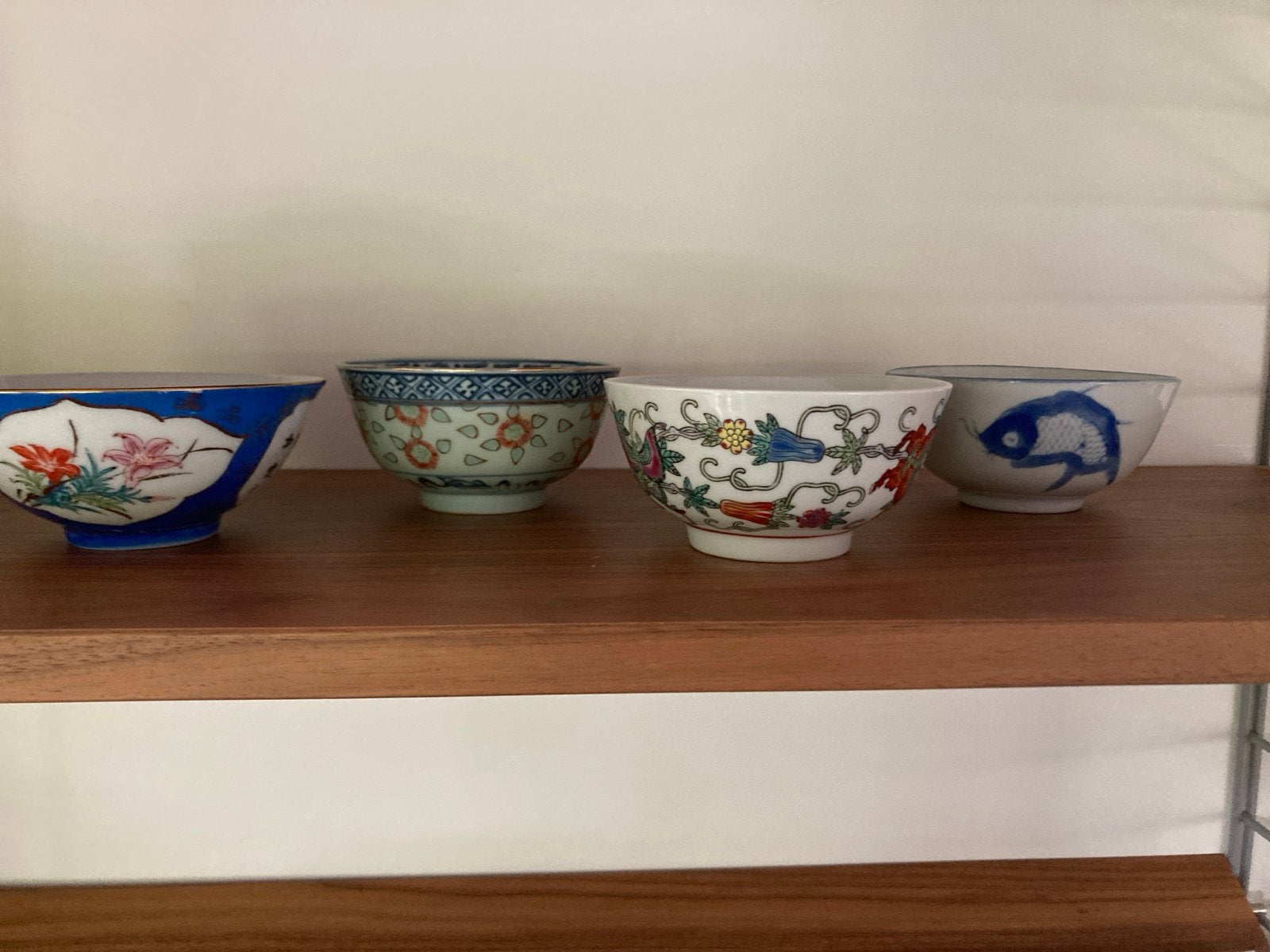 Set van 4 handgeschilderde Aziatische kommen, Antiek en Kunst, Antiek | Schalen, Ophalen of Verzenden